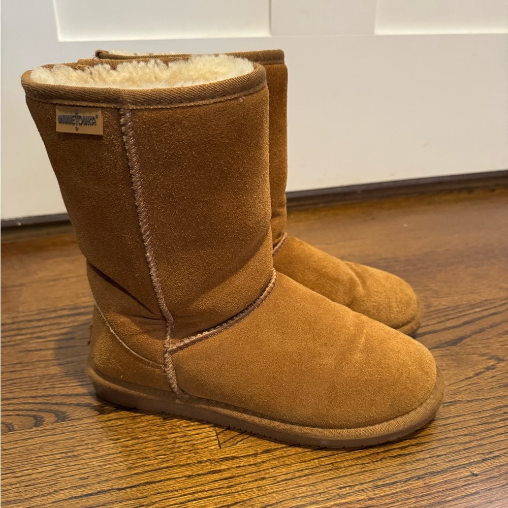 Minnetonka Olympia Short Boots